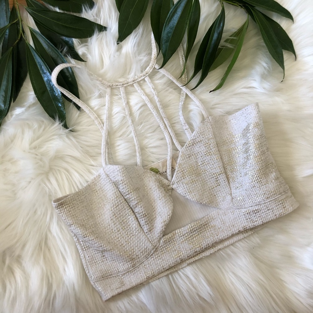 Tree barn crop top